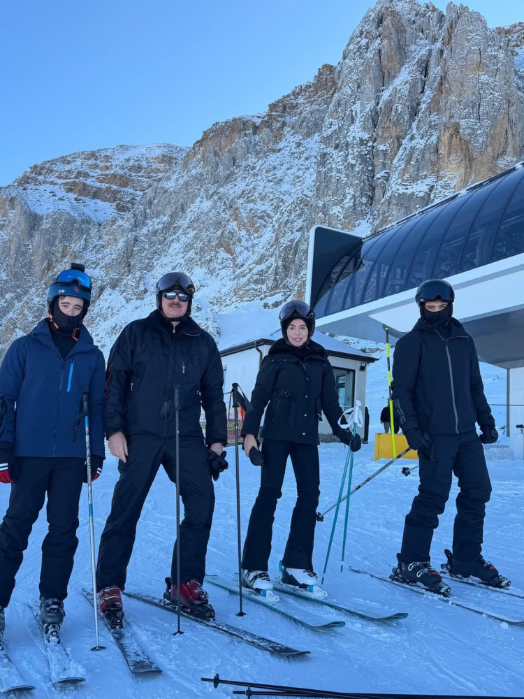 Prezident İlham Əliyev ailəsi ilə birlikdə Şahdağa gedib<font color=red> - FOTOLAR</font>