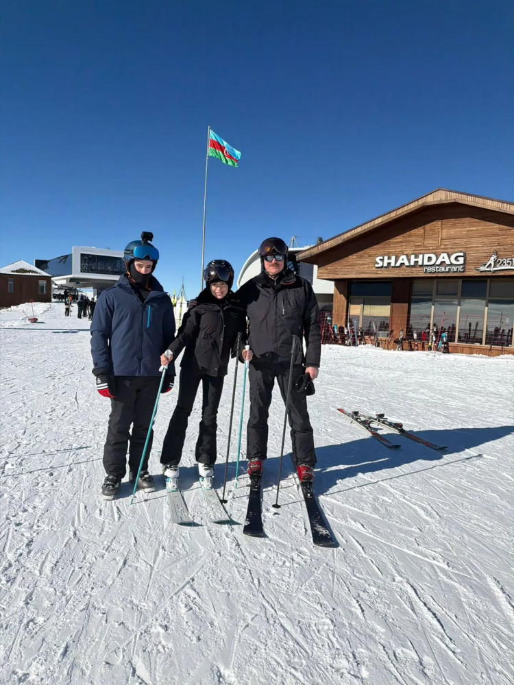 Prezident İlham Əliyev ailəsi ilə birlikdə Şahdağa gedib<font color=red> - FOTOLAR</font>