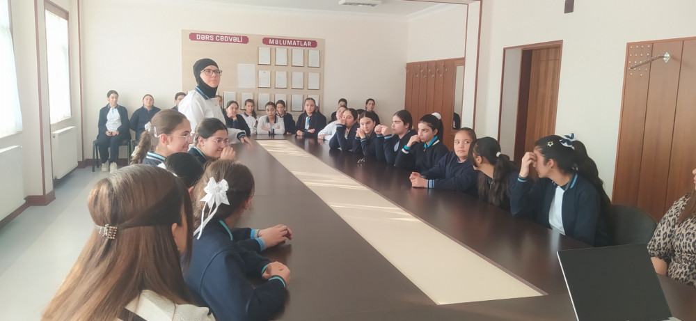 Ümumi təhsil müəssisələrində rəqəmsal savadlılıq üzrə təlimlərə start verilib<font color=red> - FOTOLAR</font>