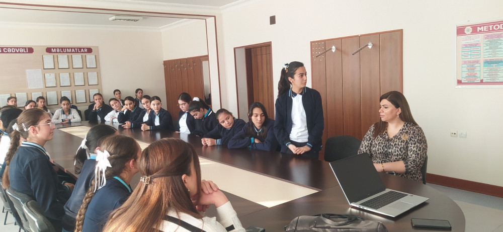 Ümumi təhsil müəssisələrində rəqəmsal savadlılıq üzrə təlimlərə start verilib<font color=red> - FOTOLAR</font>