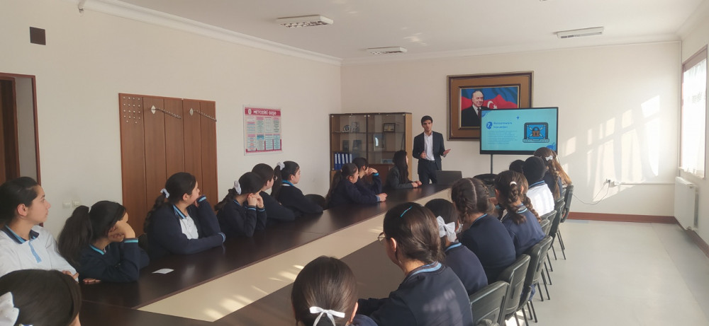 Ümumi təhsil müəssisələrində rəqəmsal savadlılıq üzrə təlimlərə start verilib<font color=red> - FOTOLAR</font>