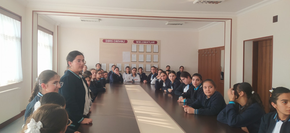 Ümumi təhsil müəssisələrində rəqəmsal savadlılıq üzrə təlimlərə start verilib<font color=red> - FOTOLAR</font>