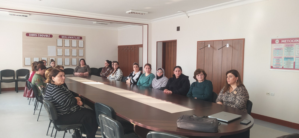 Ümumi təhsil müəssisələrində rəqəmsal savadlılıq üzrə təlimlərə start verilib<font color=red> - FOTOLAR</font>