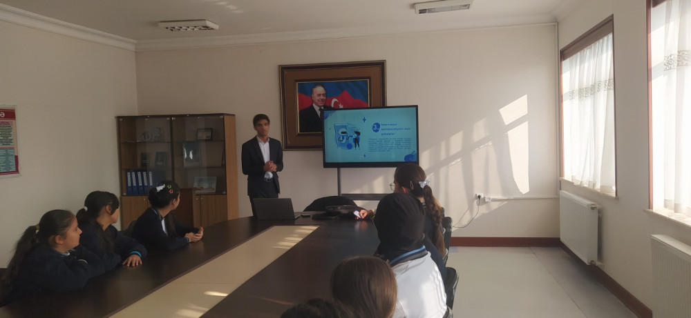 Ümumi təhsil müəssisələrində rəqəmsal savadlılıq üzrə təlimlərə start verilib<font color=red> - FOTOLAR</font>