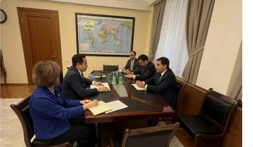 Hikmət Hacıyev Qazaxıstan səfiri ilə əməkdaşlığı müzakirə edib<font color=red> - FOTOLAR</font>