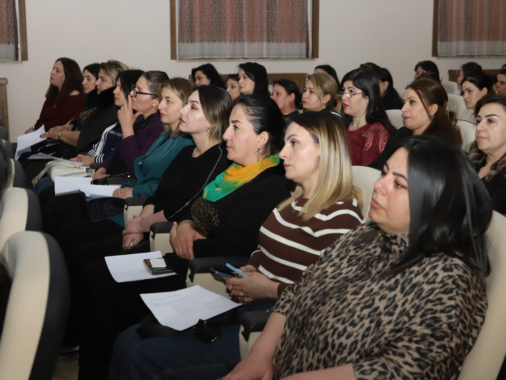 Naxçıvan Şəhər Təhsil Şöbəsinin təşkilatçılığı ilə “Tədris motivasiyası və öyrənməyə marağın artırılması” mövzusunda valideyn  konfransı  keçirilib<font color=red> - FOTOLAR</font>