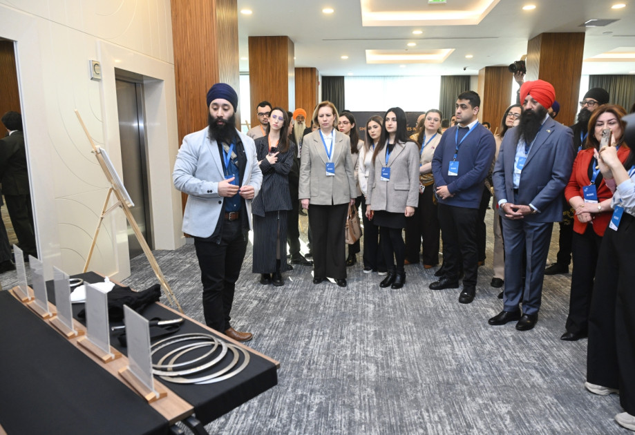 Bakı Hindistanda siqhlərə və digər azlıqlara qarşı zorakılıq mövzusunda beynəlxalq konfransa ev sahibliyi edib <font color='red'> - YENİLƏNİB</font><font color=red> - FOTOLAR</font>