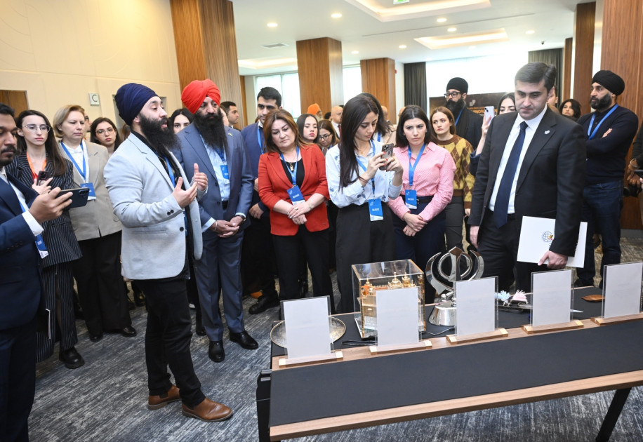 Bakı Hindistanda siqhlərə və digər azlıqlara qarşı zorakılıq mövzusunda beynəlxalq konfransa ev sahibliyi edib <font color='red'> - YENİLƏNİB</font><font color=red> - FOTOLAR</font>