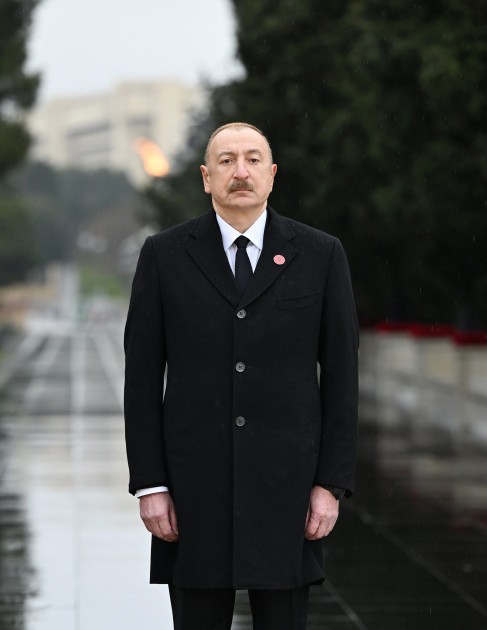 Prezident İlham Əliyev 20 Yanvar şəhidlərinin xatirəsini yad edib<font color=red> - FOTOLAR</font>