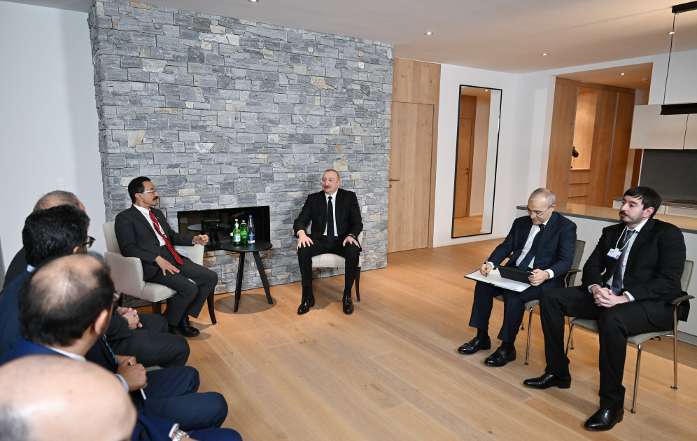Prezident İlham Əliyev Davosda “DP World” şirkətlər qrupunun sədri və icraçı direktoru ilə görüşüb<font color=red> - FOTOLAR</font>