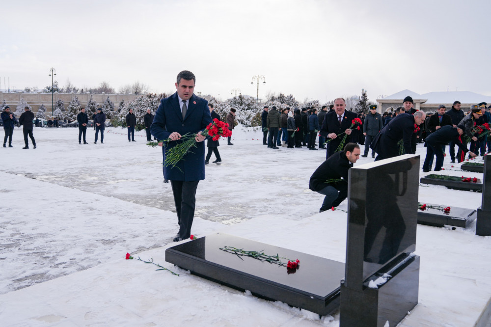 Naxçıvanda 20 Yanvar şəhidlərinin xatirəsi anılıb<font color=red> - FOTOLAR</font>