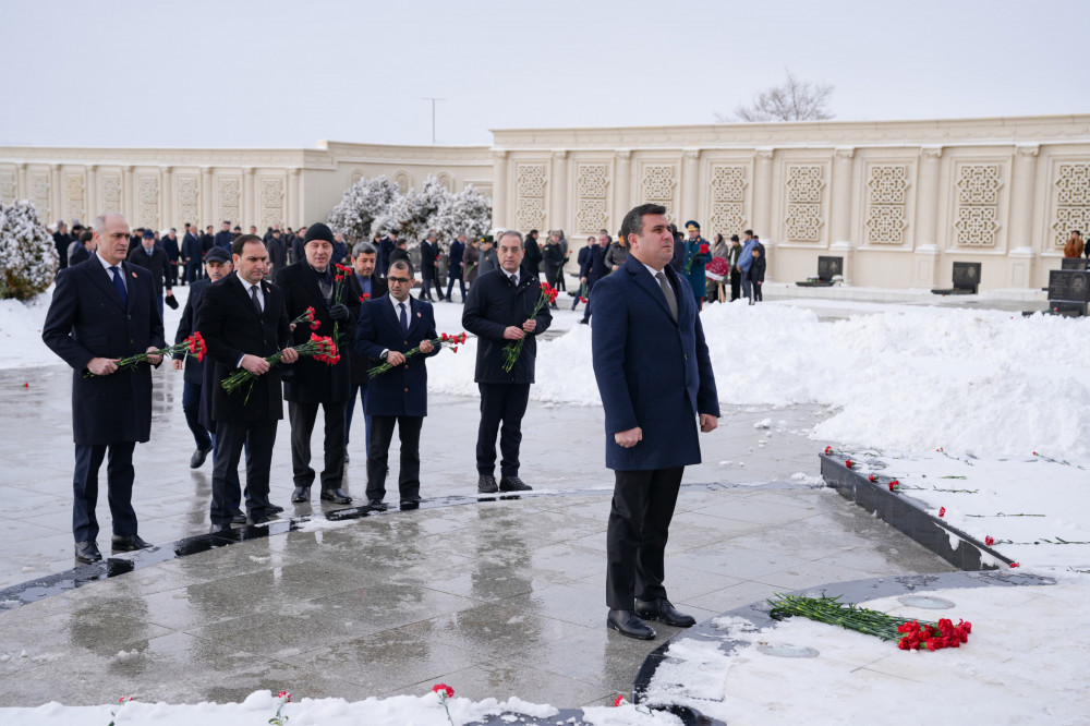 Naxçıvanda 20 Yanvar şəhidlərinin xatirəsi anılıb<font color=red> - FOTOLAR</font>