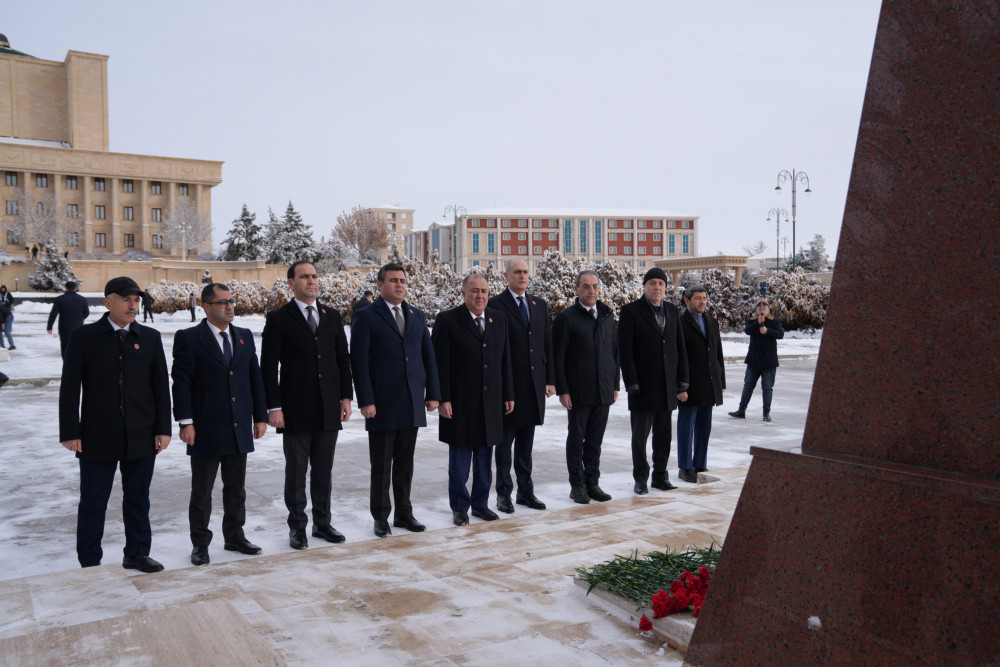 Naxçıvanda 20 Yanvar şəhidlərinin xatirəsi anılıb<font color=red> - FOTOLAR</font>