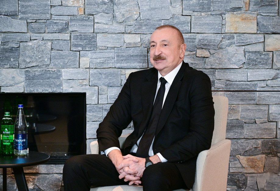 Prezident İlham Əliyev Davosda Qətərin Baş naziri və xarici işlər naziri ilə görüşüb<font color=red> - FOTOLAR</font>