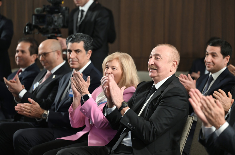 Prezident İlham Əliyev Davosda “Azərbaycan rəhbərliyi ilə səhər yeməyi” adlı tədbirdə iştirak edib<font color=red> - FOTOLAR</font>