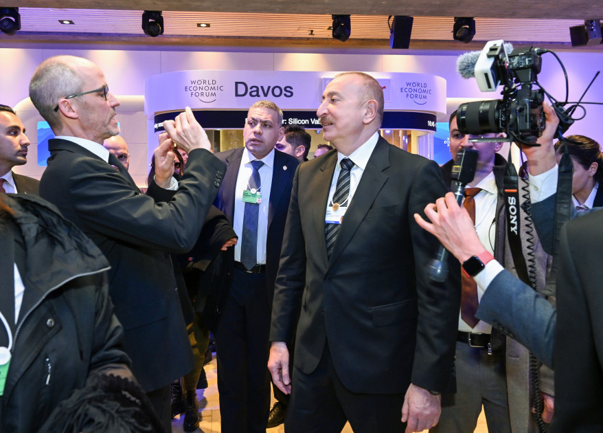 Prezident İlham Əliyev Ümumdünya İqtisadi Forumu çərçivəsində panel iclasda iştirak edib<font color=red> - FOTOLAR</font>