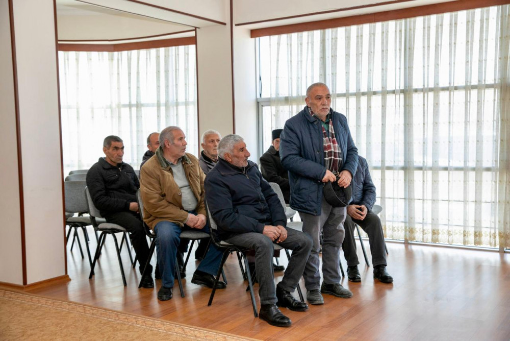 Ali Məclisin deputatı Qəzənfər Abdullayev Ərəzin kənd sakinləri ilə görüşüb<font color=red> - FOTOLAR</font>