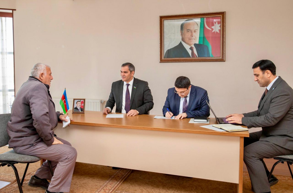 Ali Məclisin deputatı Qəzənfər Abdullayev Ərəzin kənd sakinləri ilə görüşüb<font color=red> - FOTOLAR</font>