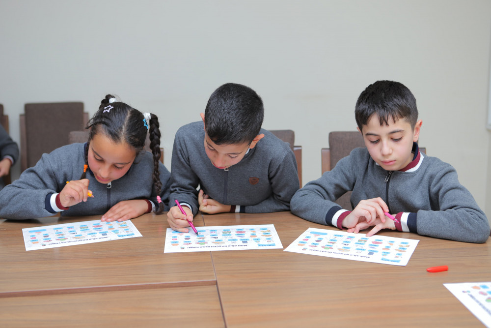 Muxtar respublikanın ümumtəhsil məktəblərində maliyyə savadlılığının artırılmasına dair təlimlər keçirilir<font color=red> - FOTOLAR</font>