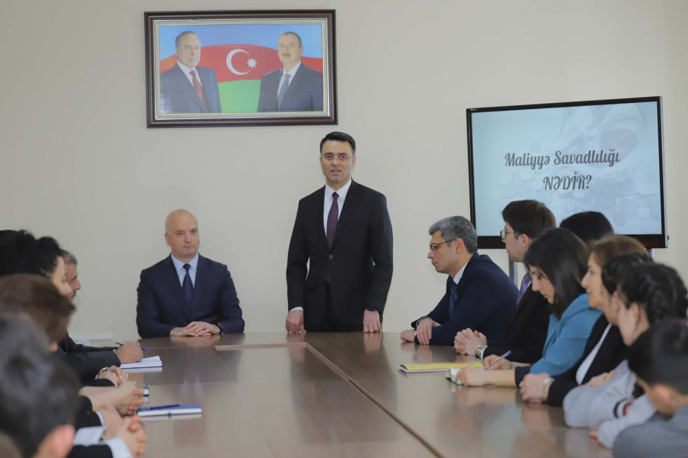 Muxtar respublikanın ümumtəhsil məktəblərində maliyyə savadlılığının artırılmasına dair təlimlər keçirilir<font color=red> - FOTOLAR</font>