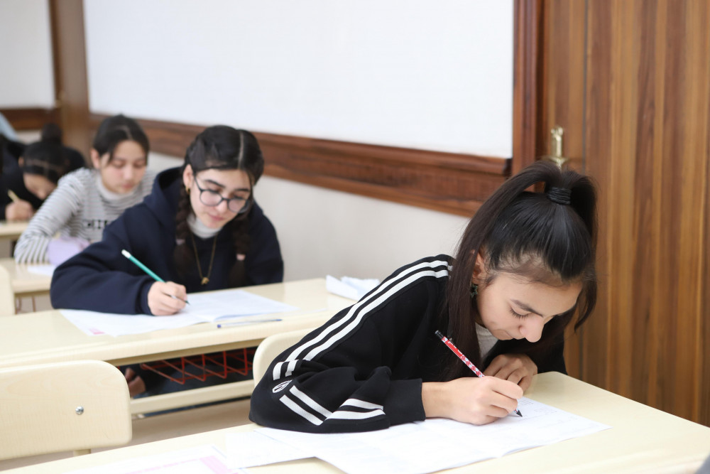 Naxçıvanda IX siniflər üçün tədris ilinin ikinci buraxılış qiymətləndirmə monitorinqi keçirilib<font color=red> - FOTOLAR</font>