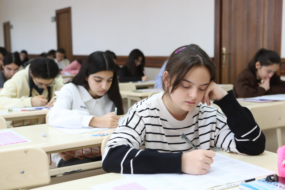 Naxçıvanda IX siniflər üçün tədris ilinin ikinci buraxılış qiymətləndirmə monitorinqi keçirilib<font color=red> - FOTOLAR</font>