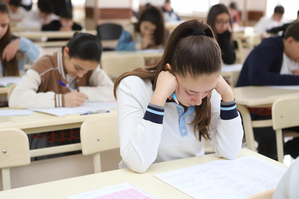 Naxçıvanda IX siniflər üçün tədris ilinin ikinci buraxılış qiymətləndirmə monitorinqi keçirilib<font color=red> - FOTOLAR</font>