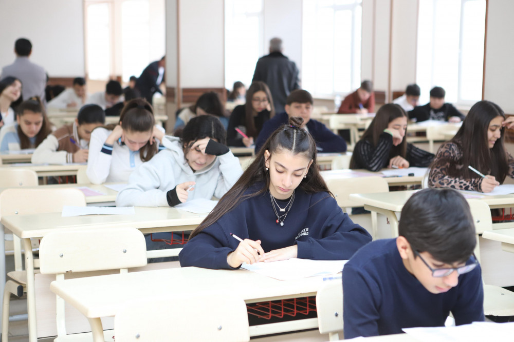 Naxçıvanda IX siniflər üçün tədris ilinin ikinci buraxılış qiymətləndirmə monitorinqi keçirilib<font color=red> - FOTOLAR</font>