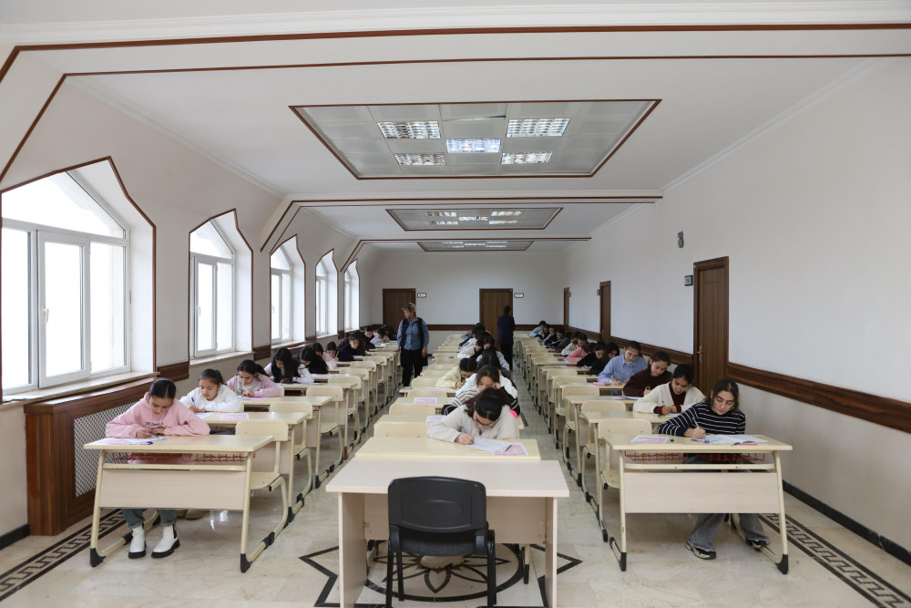 Naxçıvanda IX siniflər üçün tədris ilinin ikinci buraxılış qiymətləndirmə monitorinqi keçirilib<font color=red> - FOTOLAR</font>