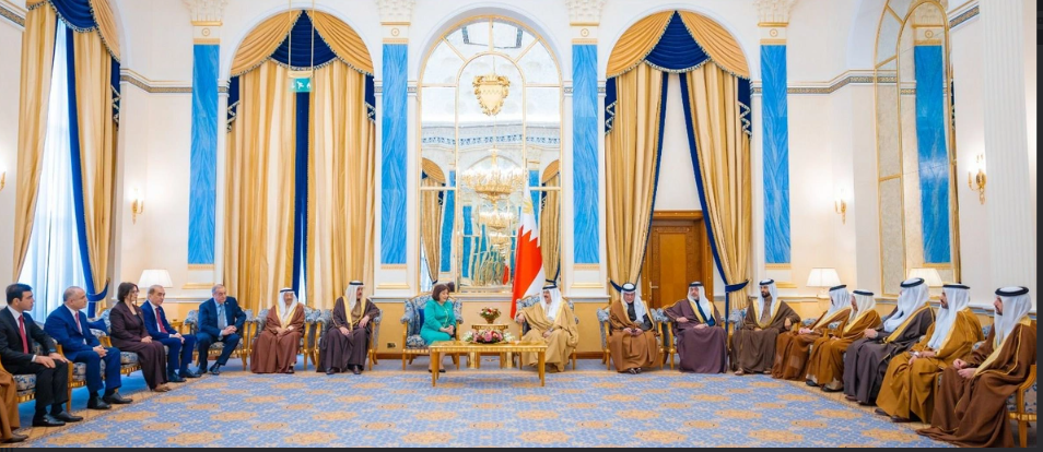 Sahibə Qafarova Bəhreyn kralı ilə görüşüb<font color=red> - FOTOLAR</font>