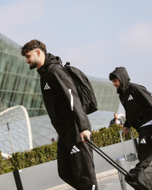 “Qarabağ” "Liverpul"la oyun üçün İngiltərəyə yollanıb <font color=red> - FOTOLAR</font>