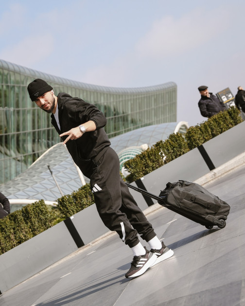 “Qarabağ” "Liverpul"la oyun üçün İngiltərəyə yollanıb <font color=red> - FOTOLAR</font>