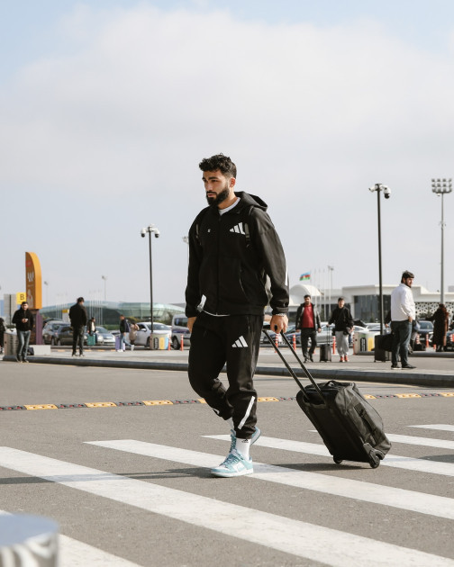 “Qarabağ” "Liverpul"la oyun üçün İngiltərəyə yollanıb <font color=red> - FOTOLAR</font>