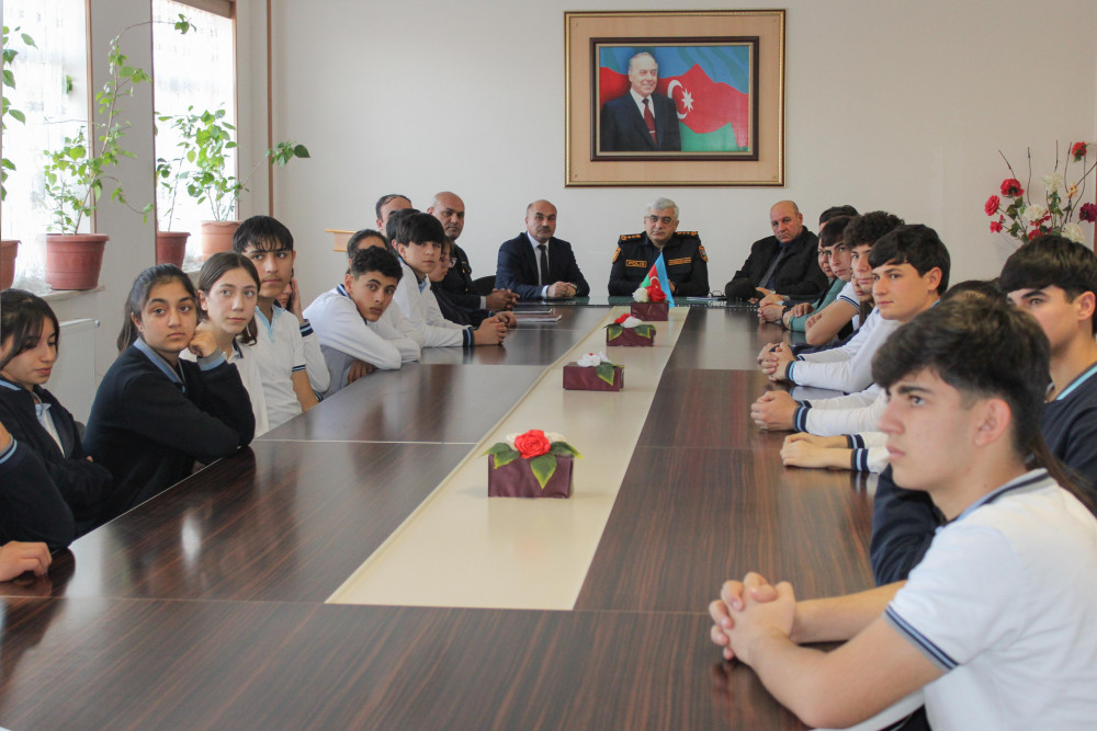 Naxçıvanda məktəblilərlə maarifləndirici tədbirlər davam etdirilir . <font color=red> - FOTOLAR</font>