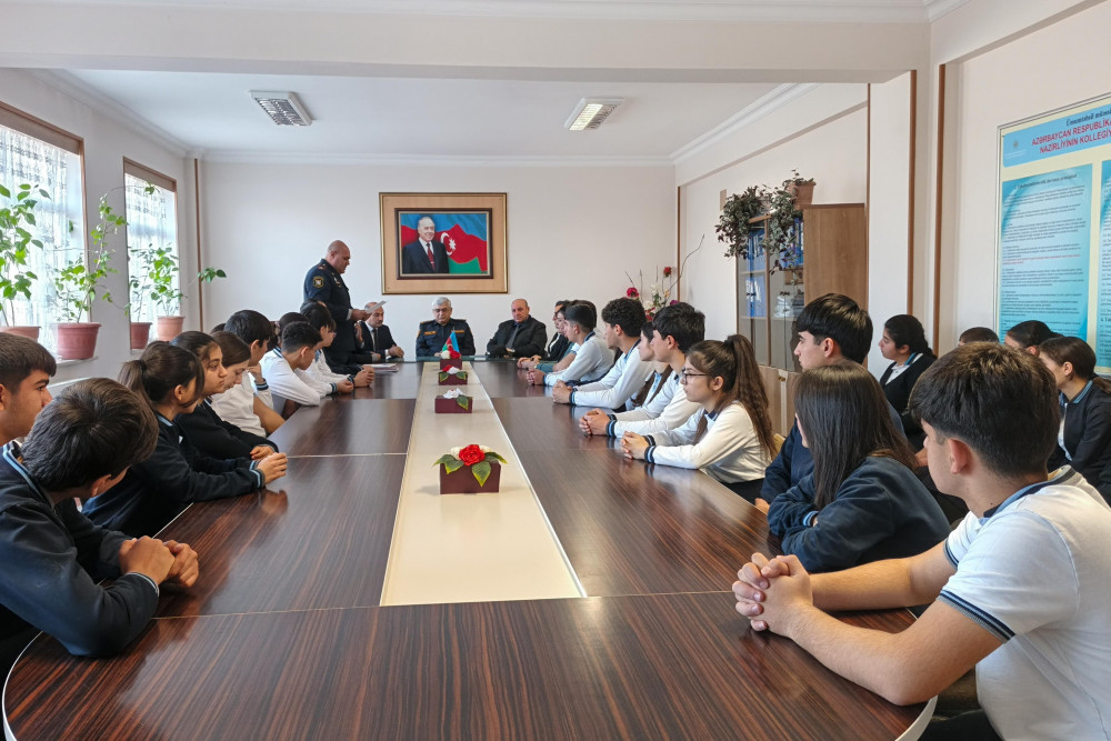 Naxçıvanda məktəblilərlə maarifləndirici tədbirlər davam etdirilir . <font color=red> - FOTOLAR</font>