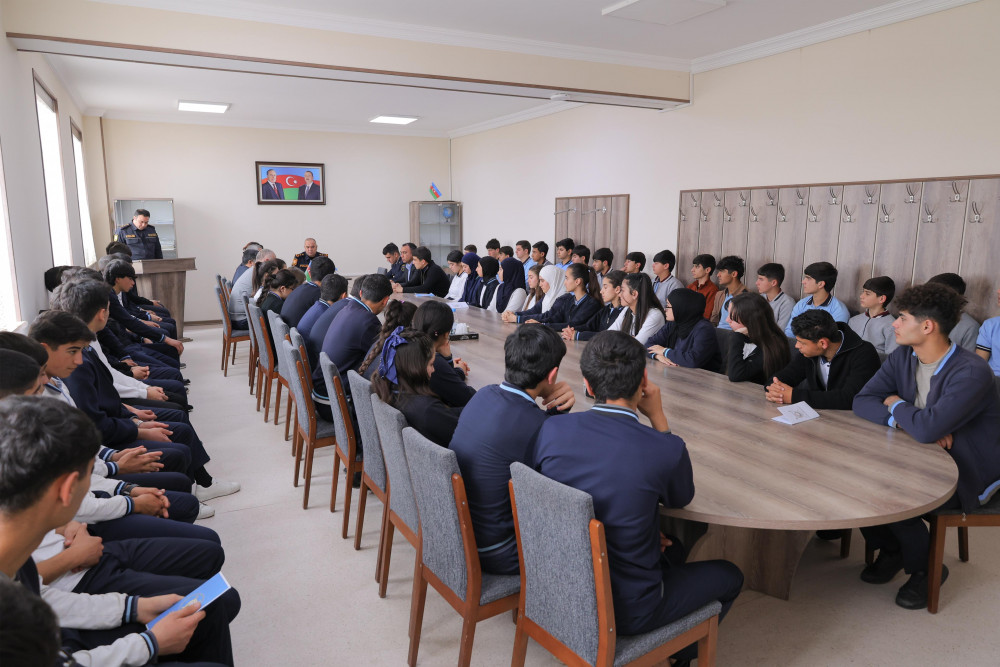 Naxçıvanda məktəblilərlə maarifləndirici tədbirlər davam etdirilir . <font color=red> - FOTOLAR</font>