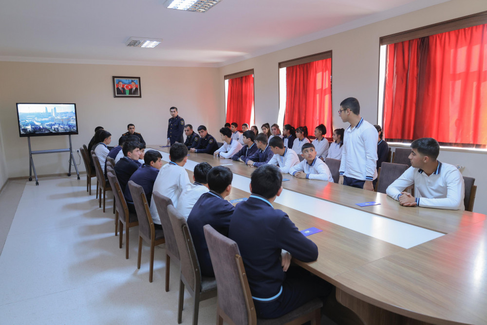 Naxçıvanda məktəblilərlə maarifləndirici tədbirlər davam etdirilir . <font color=red> - FOTOLAR</font>