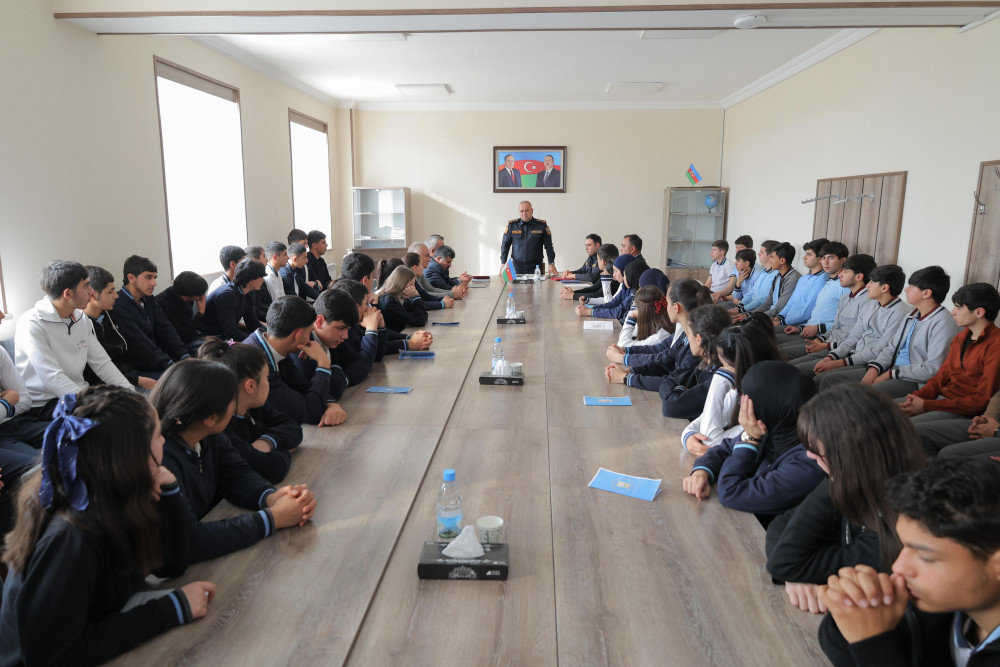 Naxçıvanda məktəblilərlə maarifləndirici tədbirlər davam etdirilir . <font color=red> - FOTOLAR</font>