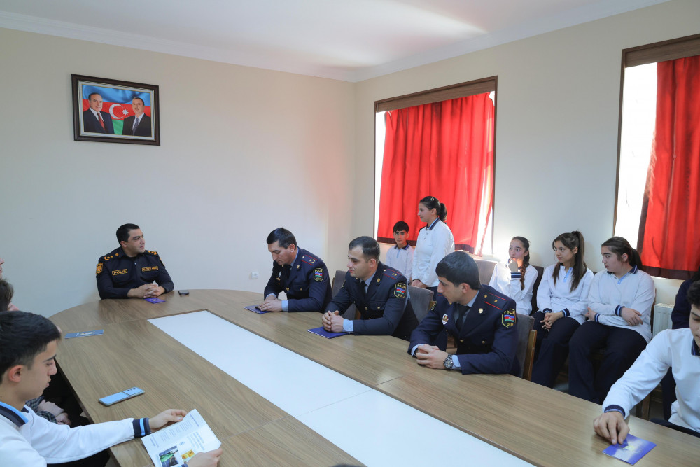 Naxçıvanda məktəblilərlə maarifləndirici tədbirlər davam etdirilir . <font color=red> - FOTOLAR</font>