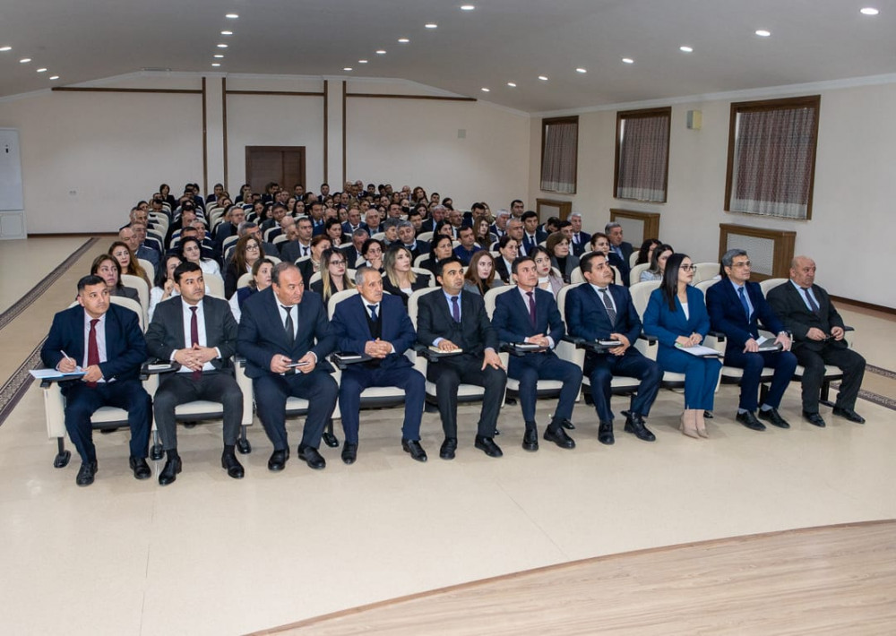 Naxçıvanda ümumtəhsil müəssisələrinin direktor və direktor müavinləri üçün təlimlərə start verilib<font color=red> - FOTOLAR</font>
