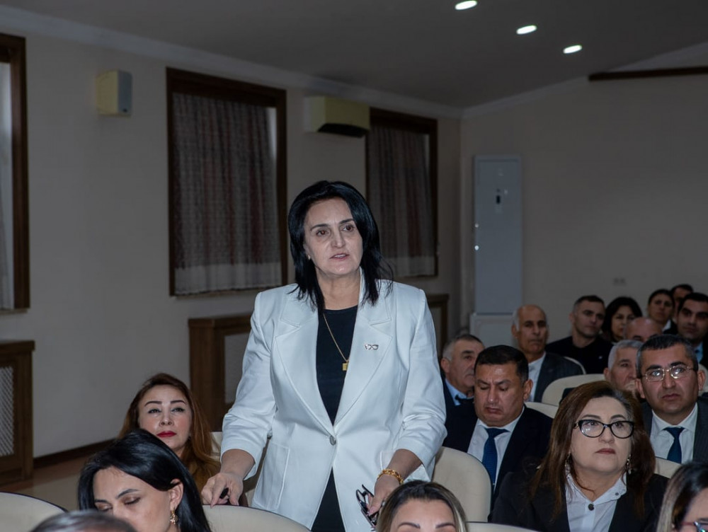 Naxçıvanda ümumtəhsil müəssisələrinin direktor və direktor müavinləri üçün təlimlərə start verilib<font color=red> - FOTOLAR</font>