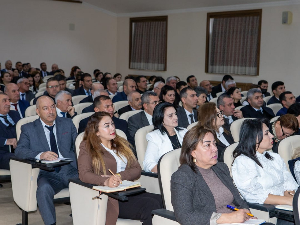Naxçıvanda ümumtəhsil müəssisələrinin direktor və direktor müavinləri üçün təlimlərə start verilib<font color=red> - FOTOLAR</font>