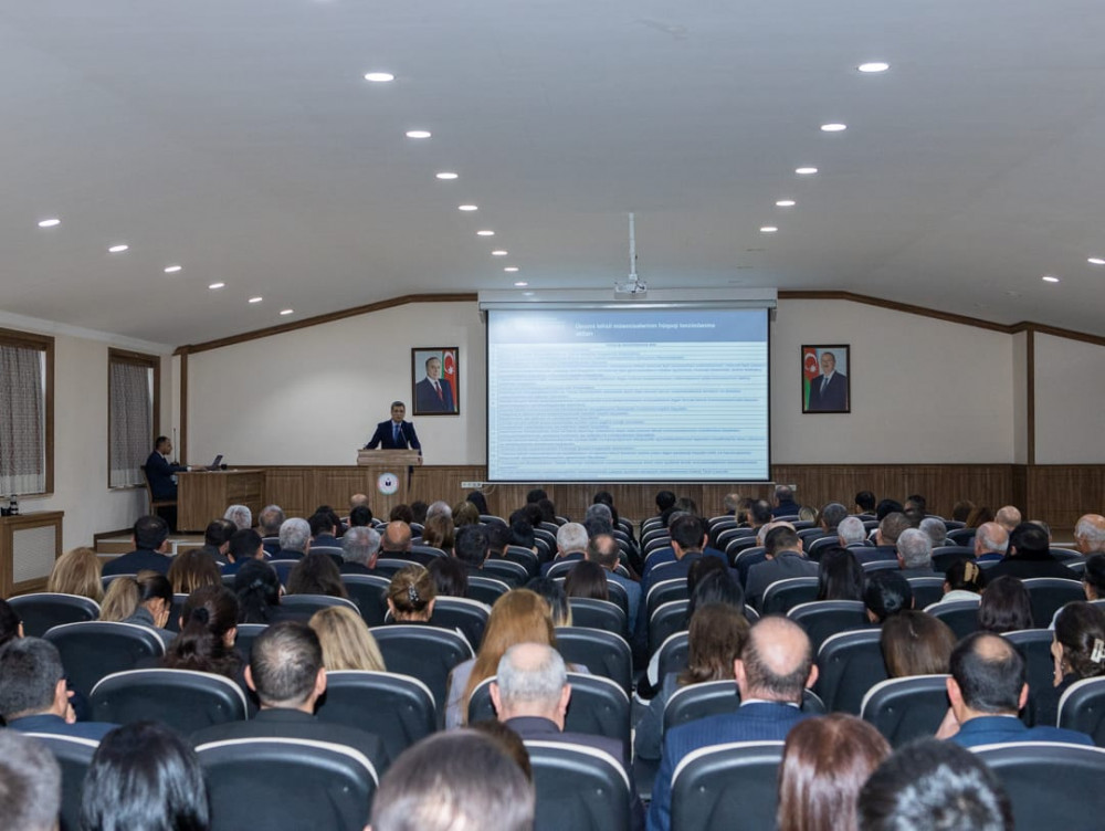 Naxçıvanda ümumtəhsil müəssisələrinin direktor və direktor müavinləri üçün təlimlərə start verilib<font color=red> - FOTOLAR</font>