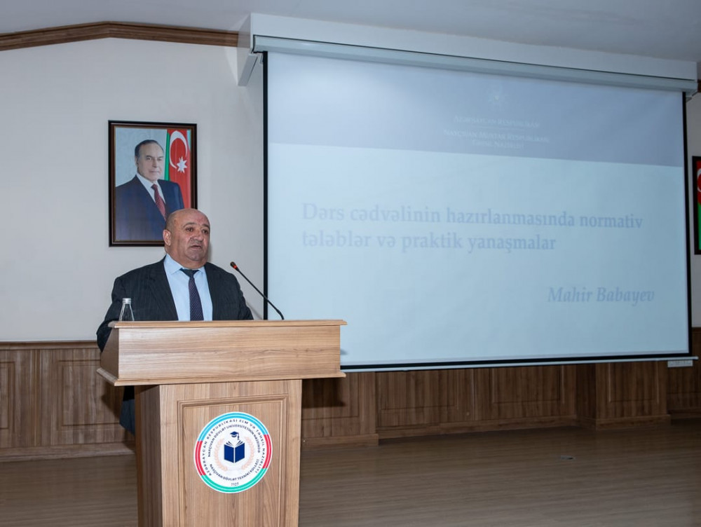 Naxçıvanda ümumtəhsil müəssisələrinin direktor və direktor müavinləri üçün təlimlərə start verilib<font color=red> - FOTOLAR</font>