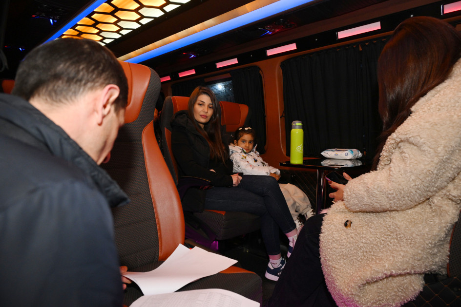 Cəbrayıl rayonunun Horovlu kəndinə növbəti köç karvanı yola salınıb<font color=red> - FOTOLAR</font>