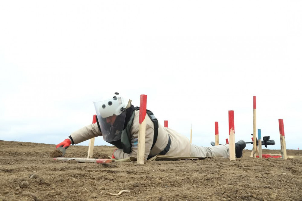 Xarici media nümayəndələri Ağdamda minatəmizləmə əməliyyatını izləyiblər<font color=red> - FOTOLAR</font>