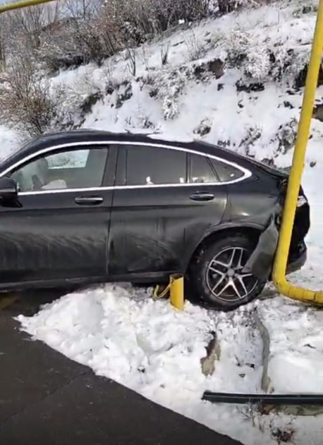 Şahbuzda avtomobil qaz xəttinə çırpılıb, 160 abonent qazsız qalıb <font color=red> - FOTOLAR</font>