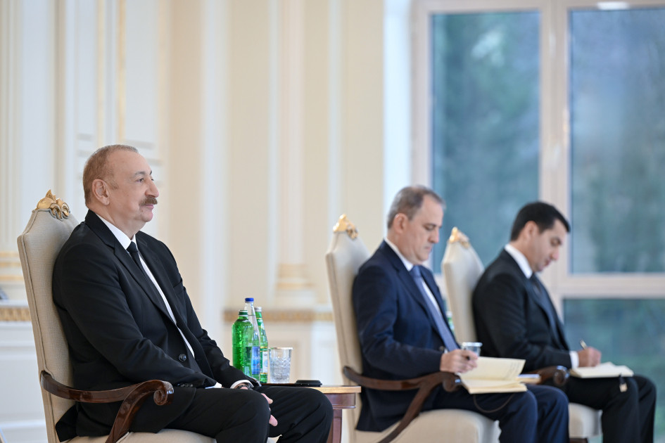 Prezident İlham Əliyev Yunanıstanın ölkəmizdə yeni təyin olunmuş səfirinin etimadnaməsini qəbul edib <font color=red> - FOTOLAR</font>