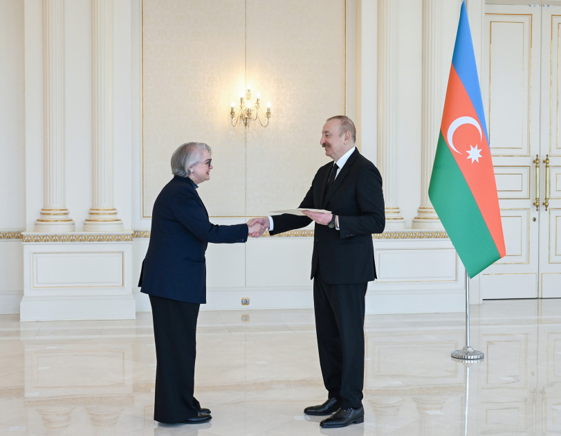 Prezident İlham Əliyev Avstraliyanın Azərbaycanda yeni təyin olunmuş səfirinin etimadnaməsini qəbul edib<font color=red> - FOTOLAR</font>