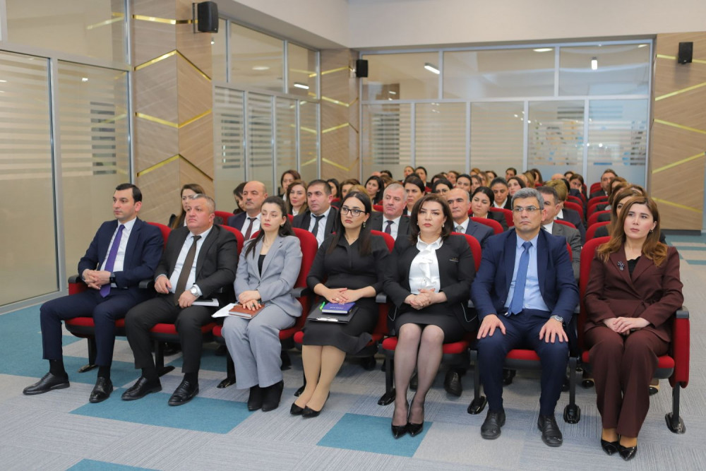 Naxçıvan şəhərində yeni işə qəbul olunan gənc müəllimlərlə  görüş keçirilib  <font color=red> - FOTOLAR</font>